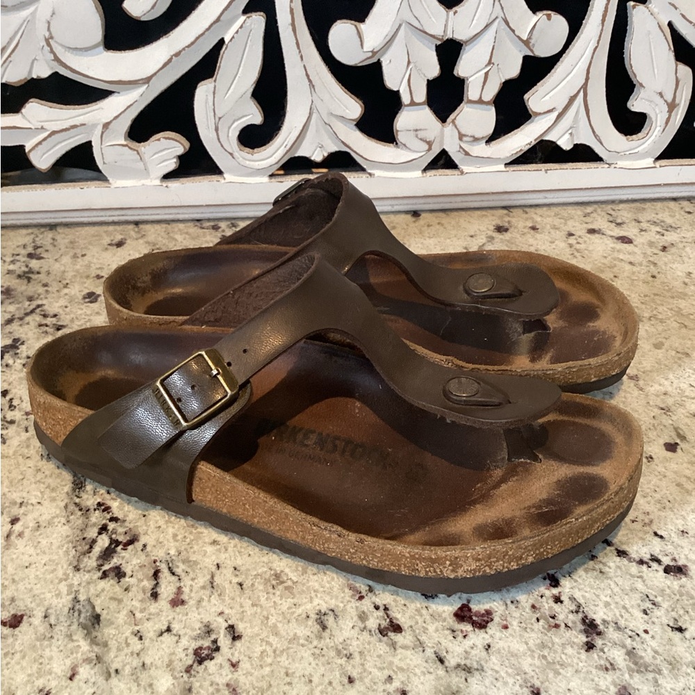 Birkenstock Gizeh Sandals in Brown Size 39/8
